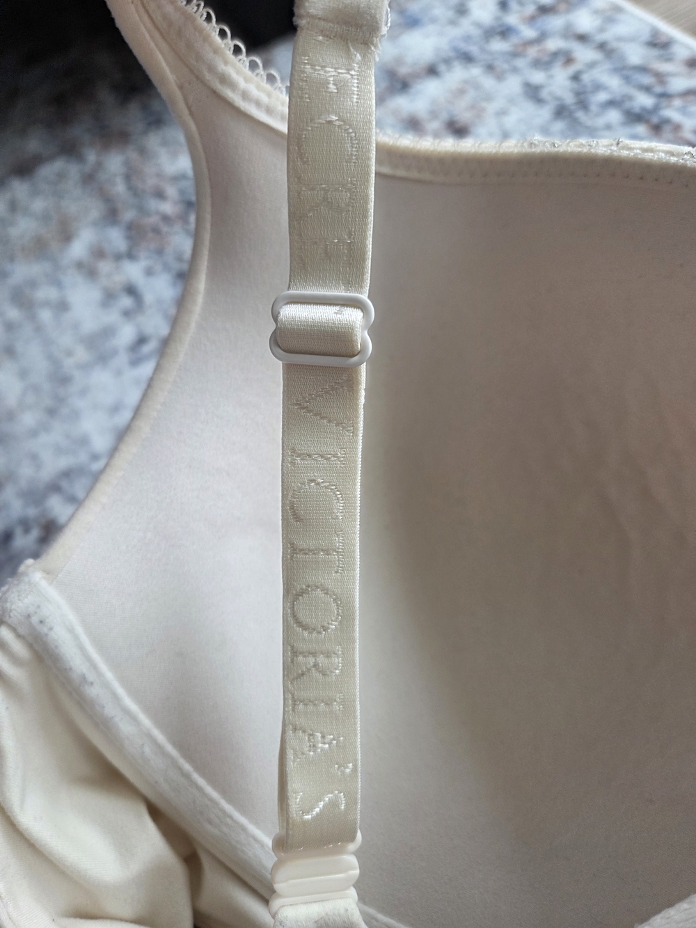 Victoria's Secret Cream Lace-Trim Bra - Picture 9 of 13